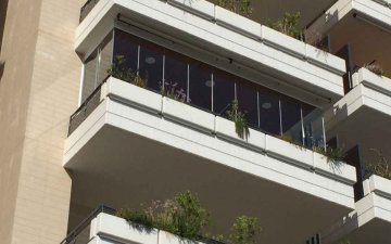 Chiudere balcone e terrazza senza permessi ora è possibile